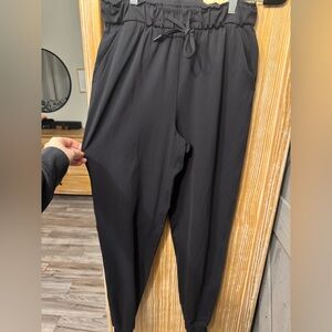 lululemon Joggers size 6- barely worn